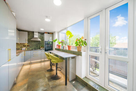 Hastings Close, Peckham, London 3 bed maisonette for sale