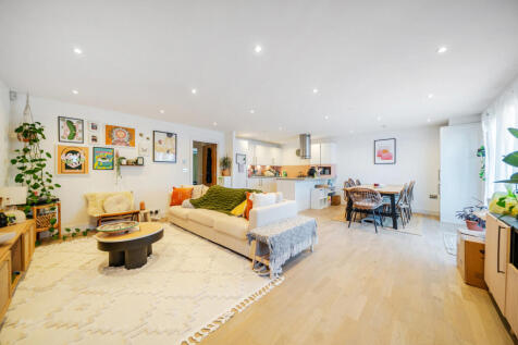 Masons Hill, Bromley 2 bed apartment for sale