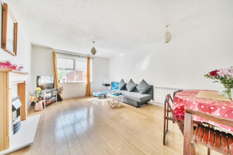 Aisher Way, Riverhead, Sevenoaks 2 bed apartment for sale