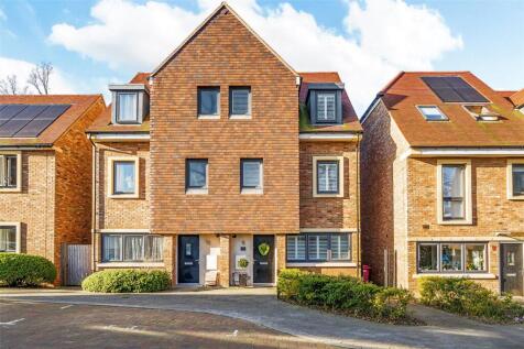 4 bedroom semi-detached house for sale