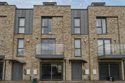 4 bedroom terraced house for sale