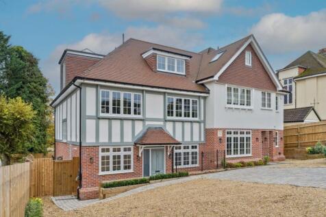 5 bed semi-detached house