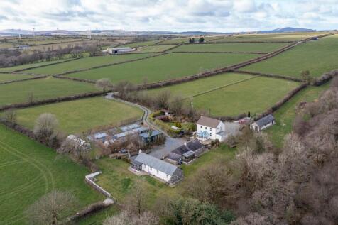 Whitland SA34 9 bed property with land for sale