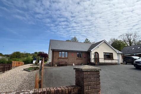 3 bedroom detached bungalow for sale