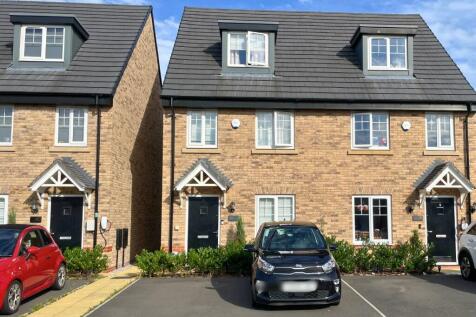 3 bedroom town house for sale