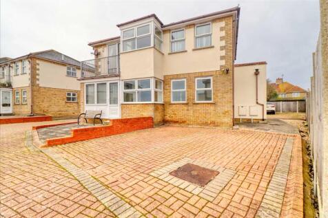 Walton on the Naze CO14 2 bed apartment for sale