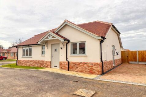 Great Holland CO13 3 bed bungalow for sale