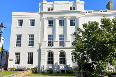 Crescent Road, Alverstoke, Gosport... 2 bed apartment for sale