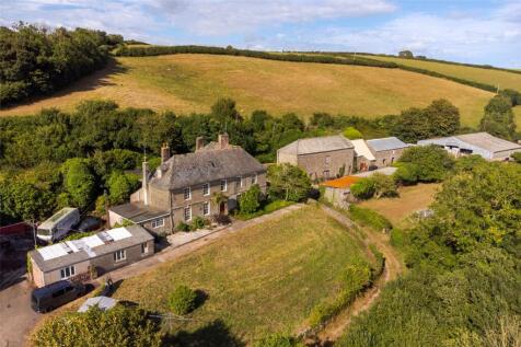 6 bedroom farm house for sale
