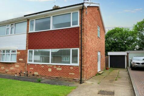 3 bedroom semi-detached house for sale