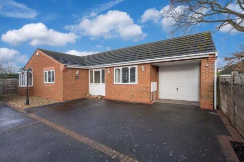 Summerhill, Kingswinford 2 bed detached bungalow for sale