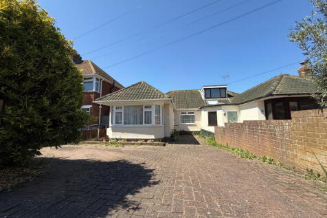 3 bedroom semi-detached bungalow for sale