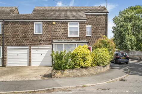 4 bedroom link detached house for sale
