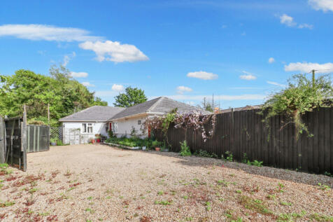 4 bedroom detached bungalow for sale