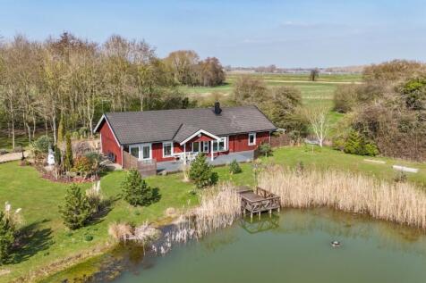 4 bedroom detached bungalow for sale
