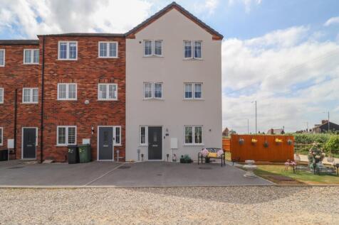 Overton Lane, King's Lynn, Norfolk, PE30 3 bed townhouse for sale