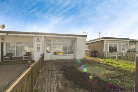 Club Parade, Seawick CO16 2 bed bungalow for sale
