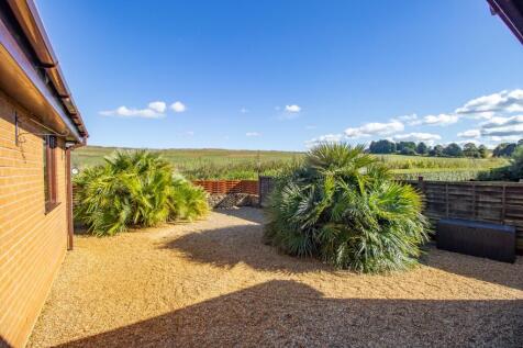 4 bedroom detached bungalow for sale