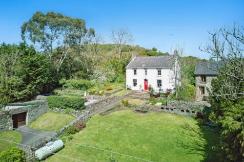 6 bedroom farm house for sale