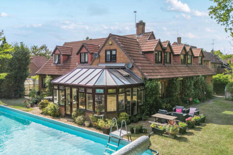 6 bedroom detached house for sale