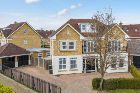 6 bedroom detached house for sale