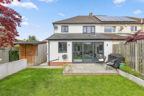 3 bedroom semi-detached house for sale