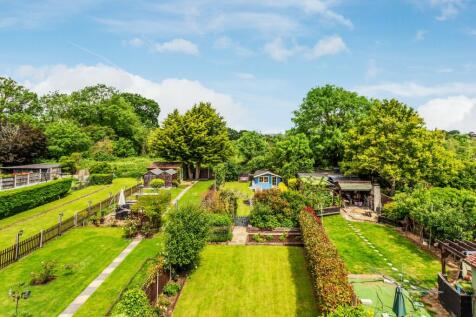 Lingfield Road, Edenbridge 3 bed terraced house for sale