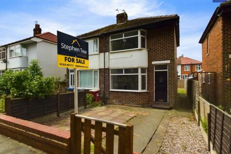 2 bedroom semi-detached house for sale