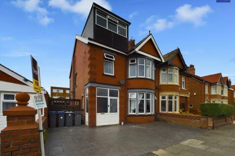 5 bedroom semi-detached house for sale