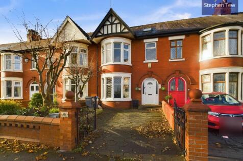 4 bedroom terraced house for sale