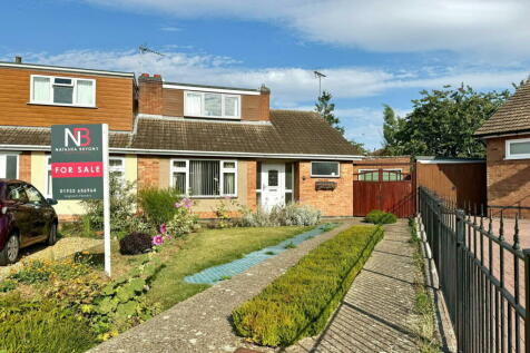 4 bedroom semi-detached bungalow for sale