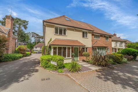 6 bedroom semi-detached house for sale