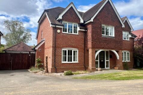 Maple Grove, Reading RG5 5 bed detached house for sale