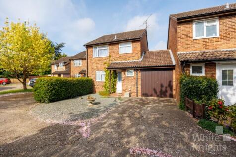 3 bedroom link detached house for sale