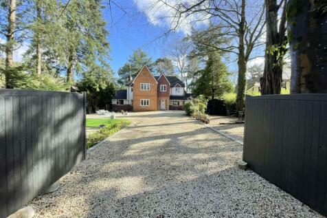 5 bedroom detached house for sale