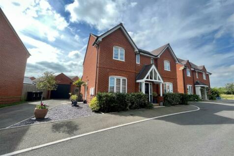 4 bedroom detached house for sale