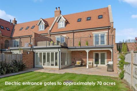 3 bedroom town house for sale