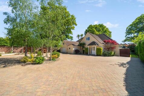 6 bedroom detached house for sale