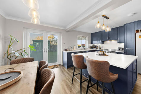 Valley Mount, Leeds, LS13 5 bed detached house for sale
