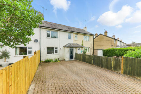 Canada Crescent, Leeds, LS19 3 bed terraced house for sale