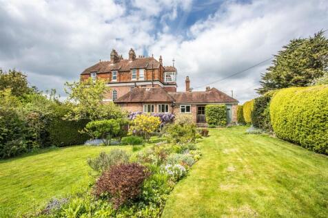 4 bedroom link detached house for sale