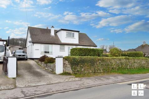 4 bedroom detached bungalow for sale