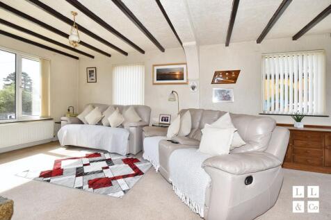 4 bedroom detached bungalow for sale