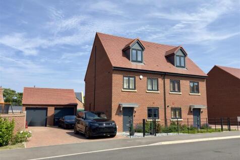 3 bedroom semi-detached house for sale