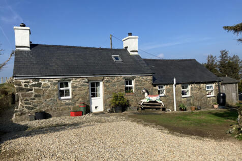 Sarn Pwllheli LL53 8EY 2 bed property with land for sale