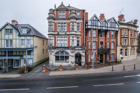 6 bedroom semi-detached house for sale