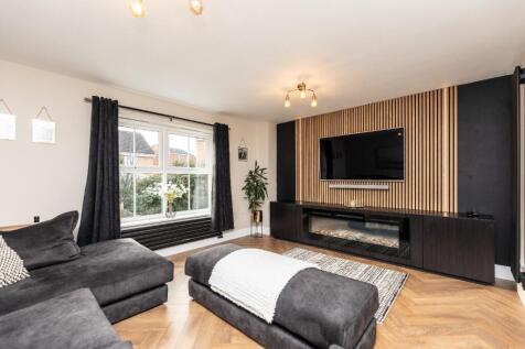4 bedroom terraced house for sale