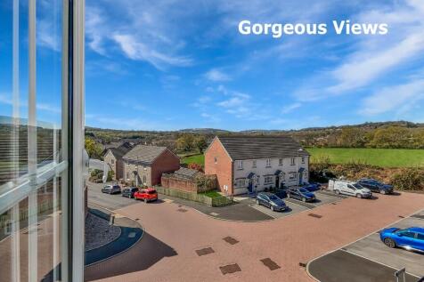3 bedroom town house for sale