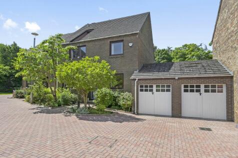 5 bedroom semi-detached villa for sale