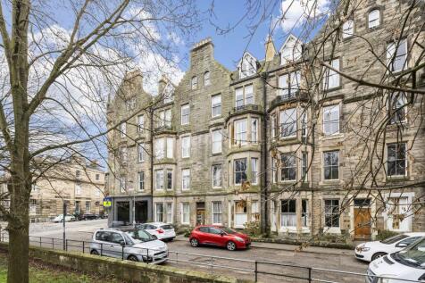 3 bedroom flat for sale